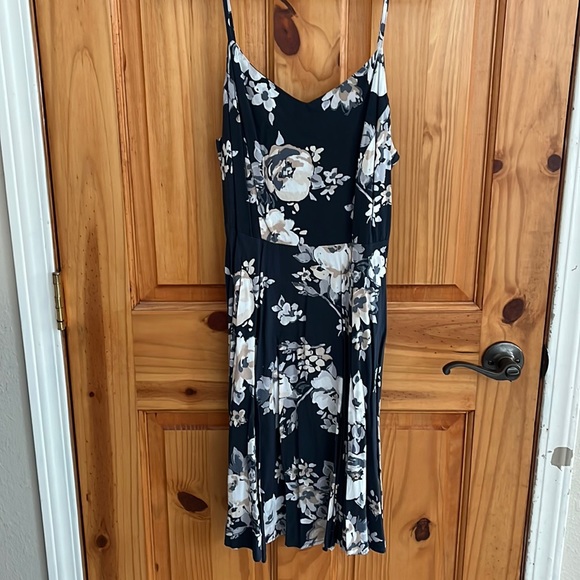 Old Navy Dresses & Skirts - Old navy blue floral dress